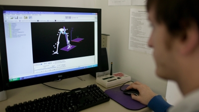 Physical therapy student studies a 3D model