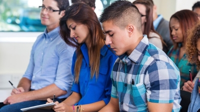 Students including international students at an orientation