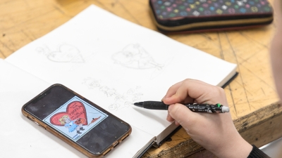 Student drawing from Iphone pic