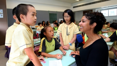 Students engaging with Grad Student during the Intercultural Perspectives on Teaching and Learning program in China