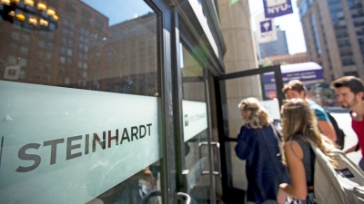 Students entering a NYU Steinhardt building