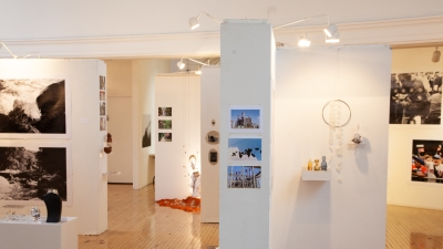 An installation shot of the exhibition Recuerdas Cuando