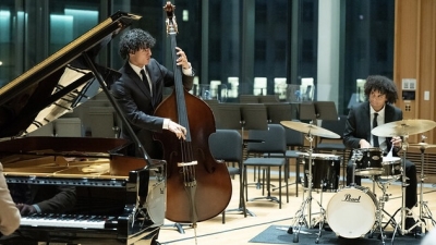 Jazz performers: piano, bass and drummer