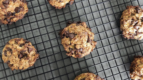 Cookies cooling on a wire rack.