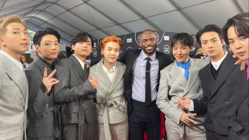 Group shot of featuring Xavier Jernigan poses with BTS at the American Music Awards event