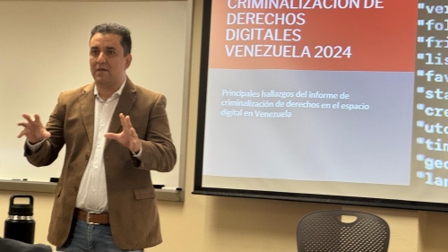 Photo of Manuel Virgüez presenting