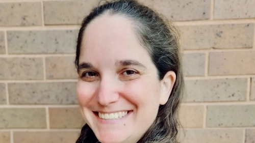 PAA alum Samantha Geffen headshot in front of light brick wall