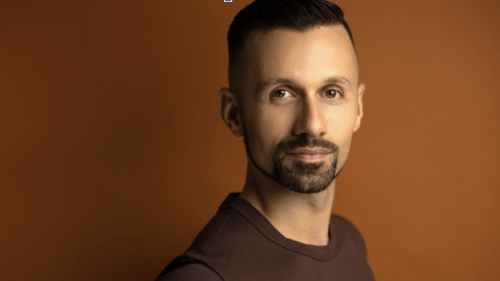 Headshot of Professor Justin Moniz