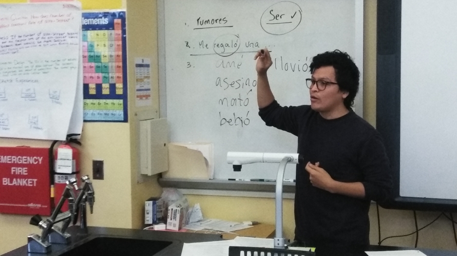 Enrique Delgadillo Lacayo teaching in spanish