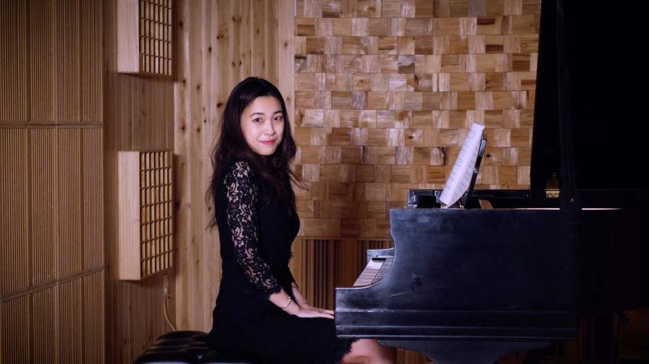 Michelle Li at the piano.