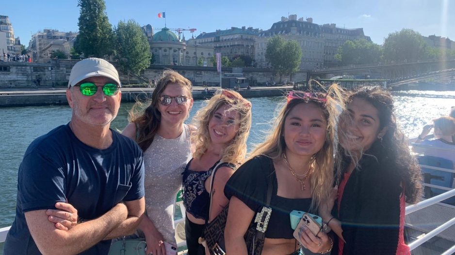 PAA/VAA Students on the boat tour exploring Paris