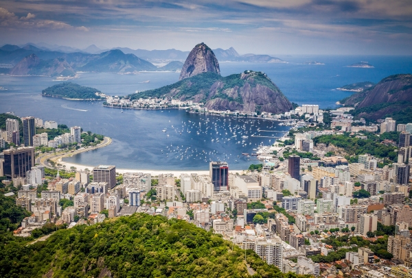 Daytime view of the Rio de Janeiro landscape