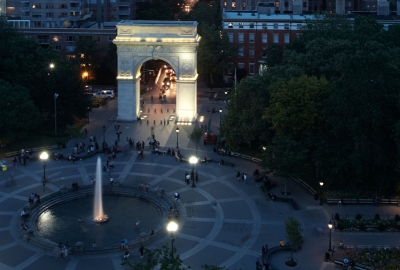 the arch and fountain in washington square park