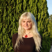 Madison Akles headshot