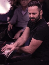 Pianist Adam Tendler performing