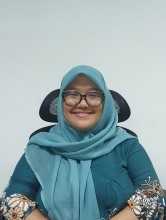 A headshot of  Sarah Fitri, a smiling Indonesian woman in a headscarf. 
