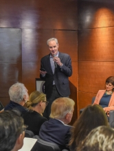 Jack Knott speaks to an audience