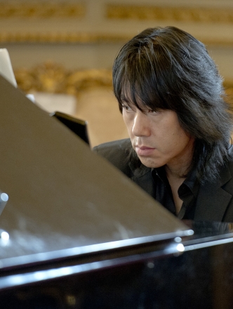Taka Kigawa at the piano